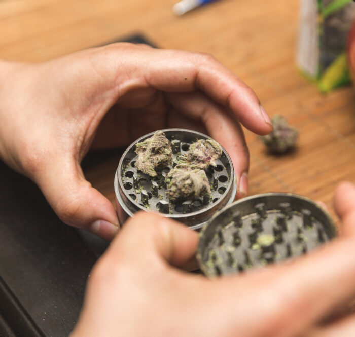 Weed drinder